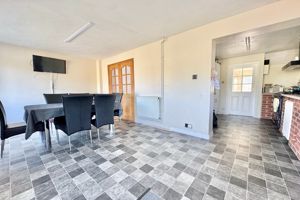 Kitchen Diner- click for photo gallery